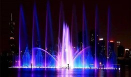 德州学院喷泉吃瓜