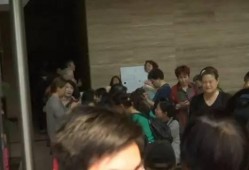 火锅店吃瓜事件