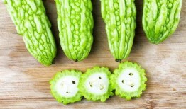 雷小米路边吃瓜