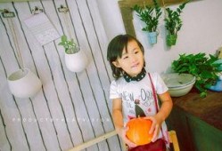 吃瓜女娃壁纸图片