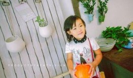 吃瓜女娃壁纸图片