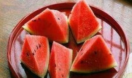 吃瓜不解渴,吃瓜为何不能解渴，探寻消暑解渴的真正方法