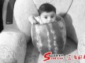 憨妞吃瓜