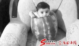 憨妞吃瓜