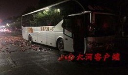 大巴车吃瓜