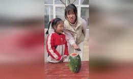 姐姐送瓜给我吃,姐姐的爱心馈赠