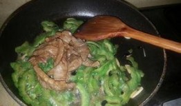 减肥吃凉瓜牛肉,健康减肥的绿色选择