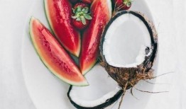 《请安吃瓜》齊平,齐平笔下的古代宫廷生活画卷