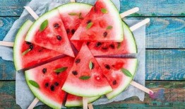 《请安吃瓜》齊平,齐平笔下的古代宫廷生活画卷