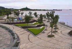 南通滨江公园吃瓜,尽享悠闲时光