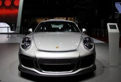 911保时捷吃瓜,一场跨界营销的狂欢