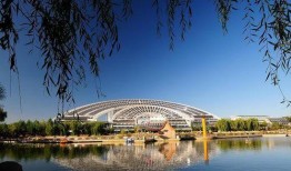 德州学院喷泉吃瓜